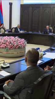 Премьер-министр Армении Никол Пашинян выступает с заявлением