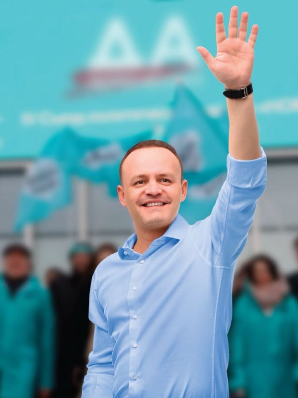 Вице-спикер Госдумы Владислав Даванков выступает с заявлением в Москве.