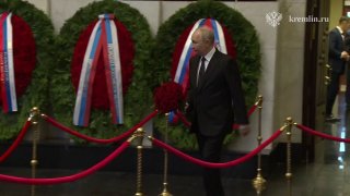 Владимир Путин на церемонии прощания с экс-министром обороны Ивановым в Москве